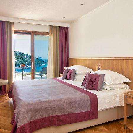 فندق More دوبروفينك المظهر الخارجي الصورة A bedroom at the Hotel de la Paix