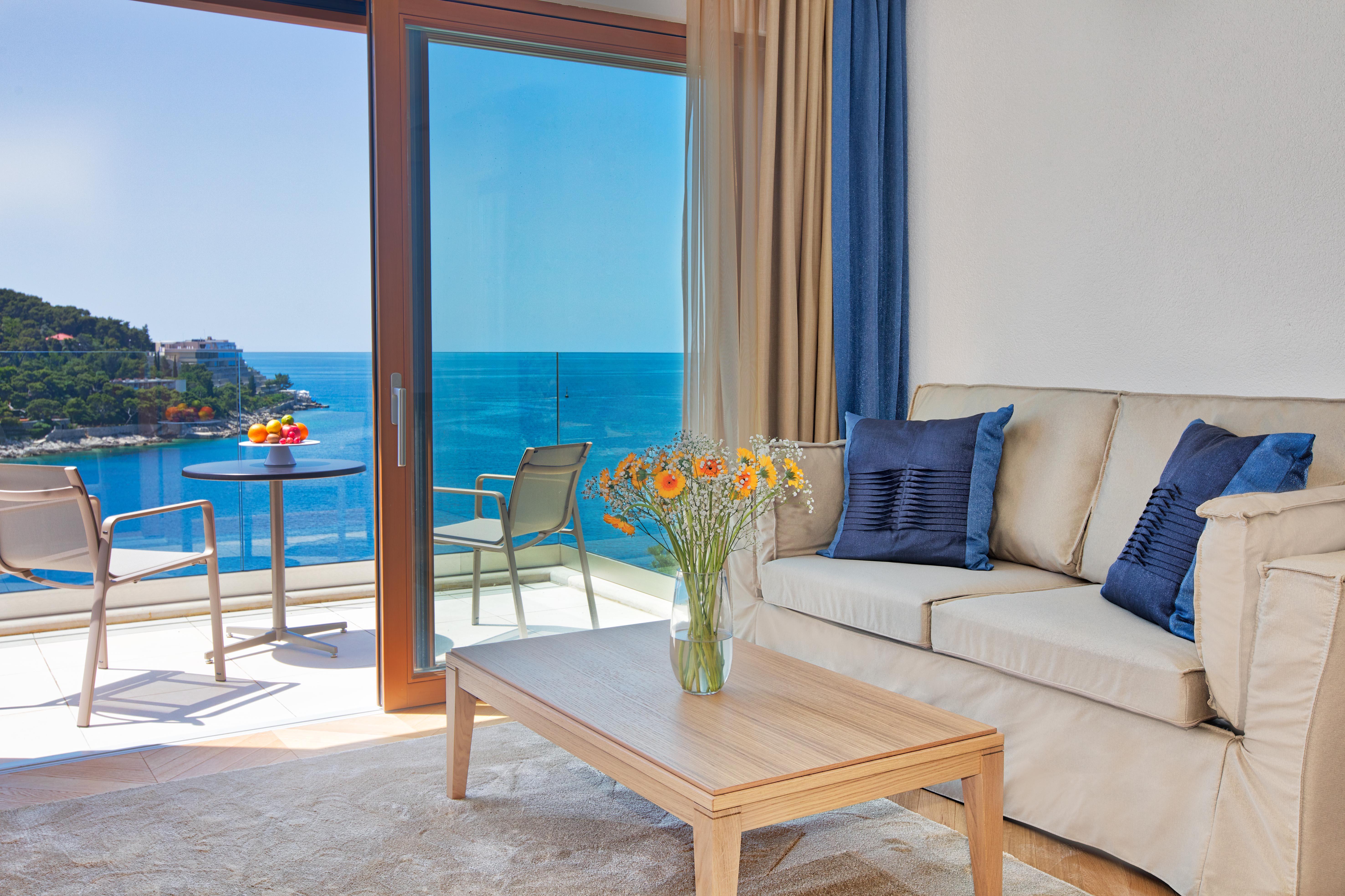 فندق More دوبروفينك المظهر الخارجي الصورة A living room with a view of the sea