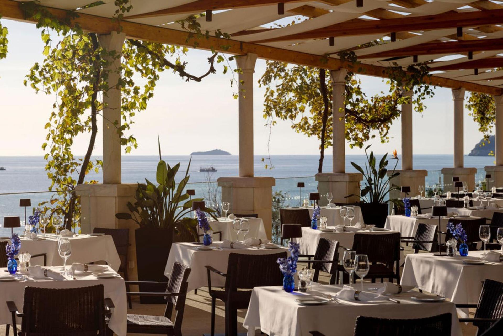 فندق More دوبروفينك المظهر الخارجي الصورة Restaurant