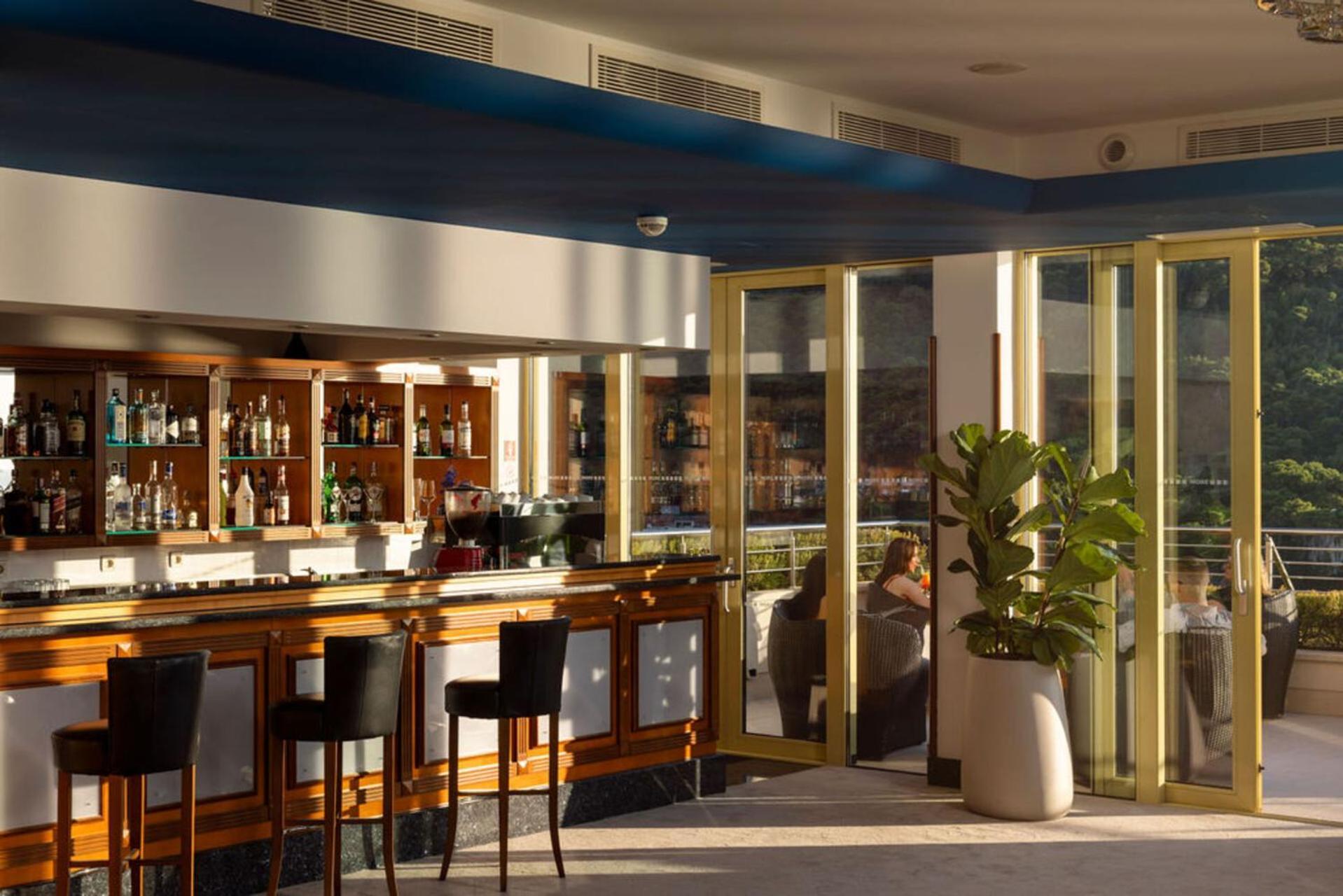 فندق More دوبروفينك المظهر الخارجي الصورة The bar at the 10th floor